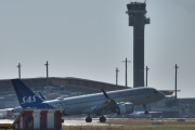 Morten 10 juli 2025 - SE-ROK tar av fra Gardermoen flyplass, klokken er 10.36. Det er SAS Scandinavian Airlines med sin Airbus A320-251N fra januar 2020 og heter Kraka Viking. Den har jeg veldig mange bilder av, og piloten er veldig god