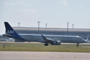 Morten 10 juli 2025 - SE-RSM på Gardermoen flyplass, klokken er 10.38. Det er SAS Link med sin Embraer ERJ-195LR fra 2008 og som heter Kvaser Viking. Den har jeg bare sett en gang og det var 21 november 2024