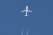 Morten 13 juli 2025 - Jetfly over Høyenhall, men denne kjenner jeg ikke igjen. Jeg husker 13 juli 2019 når Norwegian Air Shuttle krysset jetflystripen