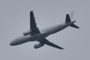 Morten 13 juli 2025 - OY-JRP over Høyenhall, klokken er 15.30 og det er Danish Air Transport (DAT) som kommer med sin Airbus A320-232 fra 2011. Den har jeg bare sett en gang og det var 27 juni 2025