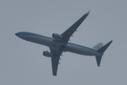 Morten 14 juli 2025 - PH-BXT over Høyenhall, klokken er 10.45 og det er KLM Royal Dutch Airlines som kommer med sin Boeing 737-9K2 fra 2004 og som heter Zeestern / Sea Tern. Den så jeg 9 juli 2022 også