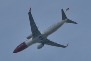 Morten 15 juli 2025 - LN-NHG over Høyenhall, klokken er 15.50 og det er Norwegian Air Shuttle AOC som kommer med sin Boeing 737-8JP fra 2015. Den så jeg 19 og 28 juli 2024 også