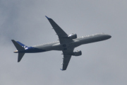 Morten 16 juli 2025 - SE-RSX over Høyenhall, klokken er 13.24 og det er SAS Link som kommer med sin Embraer ERJ-195LR fra 2018 og heter Oden Viking. Dette er femte gangen jeg ser den nå i juli måned. Denne piloten vet og markere seg, så jeg hører den