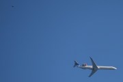 Morten 18 juli 2025 - EI-FPR over Høyenhall, jeg har sett den to ganger, det var 15 september 2022 og 5 september 2024. Her fikk vi med fuglen også, jeg tror det er en låvesvale