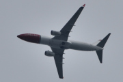 Morten 23 juli 2025 - LN-NHG over Høyenhall, klokken er 17.30 og det er Norwegian Air Shuttle AOC som kommer med sin Boeing 737-8JP fra 2015. Så nå har vi 19 og 28 juli 2024 og 15, 17 og 23 juli 2025 også