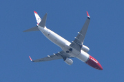Morten 23 juli 2025 - LN-NIQ over Høyenhall, klokken er 12.37 og det er Norwegian Air Shuttle AOC som kommer med sin Boeing 737-86N fra 2011 og helten heter Max Manus. Den har jeg ikke sett i juli og jeg har 23 bilder totalt nå