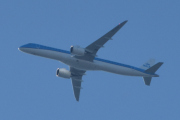 Morten 23 juli 2025 - PH-NXN over Høyenhall, klokken er 08.26 og jeg tror det er KLM Cityhopper som kommer med sin Embraer E195-E2 fra desember 2022. Jeg har kun et bilde av den og det var 30 april 2025