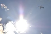 Morten 23 juli 2025 - SE-RZZ over Høyenhall, klokken er 11.53 og vi får SAS Scandinavian Airlines sammen med solen