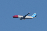 Morten 28 juli 2025 - Norwegian over Høyenhall, klokken er 17.57 og jeg har noen valg her. Enten så er det LN-NGE eller LN-NIO eller SE-RXA eller SE-RXB...