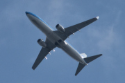 Morten 3 juli 2025 - PH-BXA over Høyenhall, klokken er 16.33 og det er KLM Royal Dutch Airlines som kommer med sin Boeing 737-8K2 fra 1999 og heter Zwaan / Swan. Den så jeg på bursdagen min 6 juli 2022 og har ikke sitert den. Svaner er fugler av slekten Cygnus i familien Anatidae...