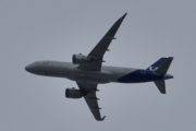 Morten 3 juli 2025 - SE-RUC over Høyenhall, klokken er 11.24 og det er SAS Scandinavian Airlines med sin Airbus A320-251N som er fra desember 2020 og heter Drott Viking. Den så jeg 19 juli 2023, ble et kult bilde