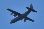 Morten 3 juli 2025 - Super Hercules 5601 over Høyenhall, det er Royal Norwegian Air Force Luftforsvaret som er ute med sin Lockheed Martin C-130J-30 Super Hercules som har en gul lapp bak