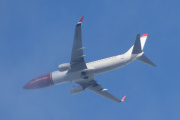 Morten 30 juli 2025 - LN-ENT over Høyenhall, klokken er 19.06 og det er Norwegian Air Shuttle AOC som kommer med sin Boeing 737-8JP fra 2017. Jeg så den 2 juli 2025, men mitt tøffeste bilde er fra Gardermoen flyplass den 7 mars 2019