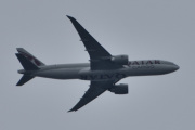 Morten 31 juli 2025 - A7-BTA over Høyenhall, klokken er 11.49 og jeg kan konsentrere meg om fly igjen. Det er Qatar Airways Cargo som kommer med sin Boeing 777-F fra desember 2023. Jeg har kun et bilde og det var 7 mars 2024