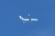 Morten 4 juli 2025 - KLM Royal Dutch Airlines over Høyenhall, klokken er 17.50 og dem er på vei til varmere strøk. Jeg husker 4 juli 2021, da var dem også på vei til syden, og jeg fikk med en fugl. Hvorfor skal syden skrives med stor S, altså Syden, det har jeg alltid lurt på