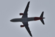 Morten 7 juli 2025 - OE-LKV over Høyenhall, klokken er 15.18 og det er easyJet Europe som kommer med sin Airbus A319-111 fra 2011. Den så jeg 26 mars 2025, og har et bilde av Easyjet hver måned siden november 2024. Men jeg mangler faktisk juni