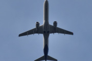 Morten 8 juli 2025 - SE-RSU over Høyenhall, klokken er 06.49 og det er SAS Link som kommer med sin Embraer ERJ-195LR fra 2018 og heter Loke Viking. SAS Link fikk den i januar 2025 og den har jeg ikke registrert før. Så her må vi sitere. Loke er en viktig figur i norrøn mytologi, kjent som en listig og foranderlig guddom, opprinnelig av jotunætt, men også fosterbror til Odin...