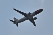 Morten 18 juni 2025 - Norwegian over Høyenhall, klokken er 18.38 og dem er på vei til Gardermoen. Jeg ser to fjell på halen, jeg så en 7 februar 2025.  Det var Norwegian Air Sweden AOC med sin SE-RTR med to fjell på halen