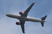 Morten 11 juni 2025 - SE-RON over Høyenhall, klokken er 17.09 og det er SAS Scandinavian Airlines som kommer med sin Airbus A320-251N fra september 2018 og heter Signy Viking. Jeg har sett den to ganger, det var 25 mai 2023 og 17 september 2023