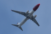 Morten 18 juni 2025 - LN-NIG over Høyenhall, klokken er 07.11 og det er Norwegian Air Shuttle AOC som kommer med sin Boeing 737-8JP fra 2014. Den så jeg 2 juni 2023 også, da fikk vi med solen