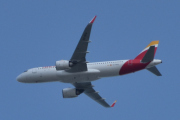 Morten 19 juni 2025 - EC-NTA over Høyenhall, klokken er 18.08 og det er Iberia Airlines som kommer med sin Airbus A320-251N fra januar 2022. Den har jeg ikke tatt bilde av før og har denne serien nå. EC-NTA, EC-NTI, og EC-NTP