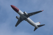 Morten 2 juni 2025 - LN-NIH over Hakadal, klokken er 11.03 og her fikk vi litt blå himmel. Det er Norwegian Air Shuttle AOC som kommer med sin Boeing 737-8JP fra 2014. Jeg har kun sett denne over Høyenhall før