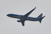 Morten 20 juni 2025 - KLM Royal Dutch Airlines over Høyenhall, klokken er 10.45 og dem skal lande på Gardermoen