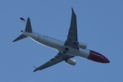 Morten 25 juni 2025 - SE-RTN over Høyenhall, klokken er 19.22 og jeg tror det er Norwegian Air Sweden AOC som kommer med sin Boeing 737-8 MAX fra januar 2025. Jeg har kun sett den en gang, det var 22 mai 2025