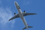 Morten 30 juni 2025 - CS-TJE over Høyenhall, klokken er 11.42 og det er TAP Air Portugal som kommer med sin Airbus A321-211 fra 2000 og heter Pero Vaz de Caminha. Den har jeg ikke bilde av så her må vi diktere. Pêro eller Pero Vaz de Caminha var en portugisisk ridder som fulgte Pedro Álvares Cabral til India i 1500 som sekretær for den kongelige fabrikken...