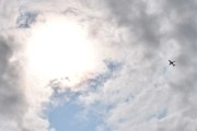 Morten 2. pinsedag 9 juni 2025 - LN-DYY over Høyenhall, vi får med solen også. Jeg har ikke sett denne i juni før eller i pinsen tidligere
