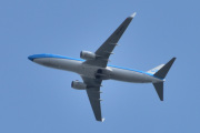 Morten 2. pinsedag 9 juni 2025 - PH-BXU over Høyenhall, klokken er 16.48. Det er KLM Royal Dutch Airlines som kommer med sin Boeing 737-8BK fra 2006 og som heter Albatros / Albatross. Jeg har ikke sett den i juni eller pinsen før