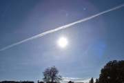 Morten 10 mai 2025 - Jetfly over Høyenhall, klokken er 16.59 og jeg gikk glipp av jetflyet. Jeg har vel ikke sett et jetfly 10 mai før