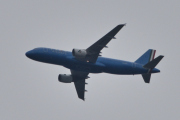 Morten 13 mai 2025 - EI-DTO over Høyenhall, det er ITA Airways som kommer med sin Airbus A320-216 fra 2010 og heter Deborah Compagnoni. Den har jeg ikke sett før, så her må vi sitere. Deborah Compagnoni er en italiensk tidligere alpinløper som vant tre gullmedaljer ved vinter-OL 1992, 1994 og 1998...