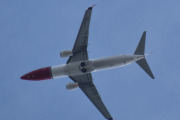 Morten 14 mai 2025 - LN-NHE over Høyenhall, det er Norwegian Air Shuttle AOC som kommer med sin Boeing 737-8JP fra 2015. Jeg har ikke sett den i mai før, men har 14 bilder av den