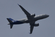 Morten 14 mai 2025 - SE-RZE over Høyenhall, det er SAS Scandinavian Airlines som kommer med sin Airbus A320-251N fra juli 2024 som heter Ebbe Viking. Jeg skrev i går at det blir flere bilder, og det stemmer