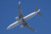 Morten 15 mai 2025 - LN-NGK over Høyenhall, det er Norwegian Air Shuttle AOC som kommer med sin Boeing 737-8JP fra 2013 som er helt hvit. Den mistet helten sin i februar 2020, men når ble den hvit? Den het SE-RPX fra september 2020 og endret navn i desember 2021. Fortsettelsen kommer...