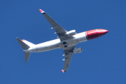 Morten 15 mai 2025 - LN-NGM over Høyenhall, klokken er 09.34 og jeg tror det er Norwegian Air Shuttle AOC som kommer med sin Boeing 737-8JP fra 2013 og heter Carl Nielsen. Den så vi i går og jeg har sett den på Gardermoen flyplass den 13 september 2024
