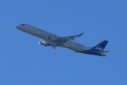 Morten 15 mai 2025 - SE-RSP over Høyenhall, klokken er 10.51 og jeg tror det er SAS Link som kommer med sin Embraer ERJ-195LR fra 2010 og heter Tordis Viking. Jeg så den i går klokken 11.02, så dem er i rute