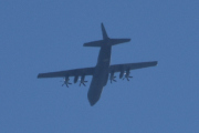 Morten 15 mai 2025 - Super Hercules over Høyenhall, så vinker dem, vinker en Super Hercules? 14. mai 2022 så jeg inn i en Lockheed C-130H Hercules som kom til Norge i 1969. Jeg har en jobb og gjøre, så kjenner jeg igjen bakluka også