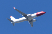 Morten 16 mai 2025 - LN-ENP over Høyenhall, klokken er 12.08 og jeg tror det er Norwegian Air Shuttle AOC som kommer med sin Boeing 737-8JP som er fra 2017. Sist jeg så deg den 10 august 2024 så hadde du en helt på halen, den mistet du i februar 2025. Og han som var så kul...