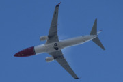 Morten 17 mai 2025 - LN-NIM over Høyenhall, klokken er 13.16 og det er Norwegian Air Shuttle AOC som kommer med sin Boeing 737-8KN fra 2010 og heter Camilla Collett. Jeg så den kanskje 29 mai 2022, da hadde den ikke helten. Så har vi 2 og 22 mai 2024 og 6 mai 2025, og jeg har over 20 bilder av den