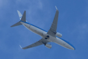 Morten 17 mai 2025 - PH-BXN over Høyenhall, klokken er 16.21 og det er KLM Royal Dutch Airlines som kommer med sin Boeing 737-8K2 fra 2000 og heter Merel / Blackbird. Den så jeg 12 mai 2025 også, og kanskje 17 mai 2023