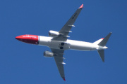 Morten 17 mai 2025 - SE-RTP over Høyenhall, klokken er 18.52 og det er Norwegian Air Sweden AOC som kommer med sin Boeing 737-8 MAX fra april 2024. Den har jeg sett bare en gang og det var 6 mai 2025. Men jeg har mange bilder av Norwegian i mai 2024 som jeg ikke har klart og indentifisere