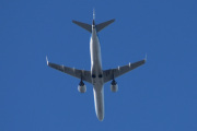 Morten 18 mai 2025 - PH-EZG over Høyenhall, klokken er 18.22 og det er KLM Cityhopper som kommer med sin Embraer ERJ-190STD (ERJ-190-100) fra 2009. Jeg har ikke et bilde fra mai, men jeg så den 30 juni 2018 og 31 august 2020, holder det?