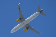 Morten 19 mai 2025 - EC-NBA over Høyenhall, klokken er 16.43 og det er Vueling Airlines som kommer med sin Airbus A320-271N fra desember 2018. Den har jeg ikke tatt bilde av, og har ikke serien heller. Når jeg ser på 8 mai 2022 og 17 mai 2023, så må jeg bare nevne EC-MAI som jeg har bilde av