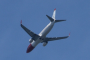 Morten 19 mai 2025 - LN-ENQ over Høyenhall, klokken er 16.13 og det er Norwegian Air Shuttle AOC som kommer med sin Boeing 737-8JP fra november 2017 og som heter Aleksis Kivi. Nå så jeg dem på 17 mai og har totalt 31 bilder nå