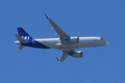 Morten 19 mai 2025 - SE-RZY over Høyenhall, klokken er 14.56 og det er SAS Scandinavian Airlines som kommer med sin Airbus A320-251N fra januar 2024 og heter Ylva Viking. Jeg har ikke sett den i mai før, men har 11 bilder totalt