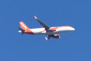 Morten 19 mai 2025 - easyJet over Høyenhall, klokken er 10.15 og dem skal lande på Gardermoen. Jeg har enda ikke sett dem i et år enda, men jeg har minst et bilde i hver måned siden november 2024