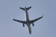 Morten 2 mai 2025 - PH-EXG over Høyenhall, det er KLM Cityhopper som kommer med sin Embraer ERJ-175STD fra 2016. Den så jeg 7 juli 2022 og 13 september 2023 også, det er kun to ganger jeg har sett den