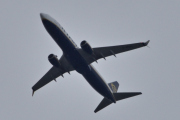 Morten 22 mai 2025 - G-RUKL over Høyenhall, klokken er 10.32 og det er  Ryanair UK som kommer med sin Boeing 737-8AS fra 2005. Den kom til Ryanair UK i mars 2023 og jeg har bilder fra 29 mai 2023 og 2 juni 2023 og 11 oktober 2024